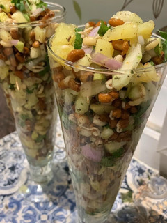 स्प्राउट्स पोटैटो सलाद (sprouts potato salad recipe in Hindi) रेसिपी मुख्य फोटो