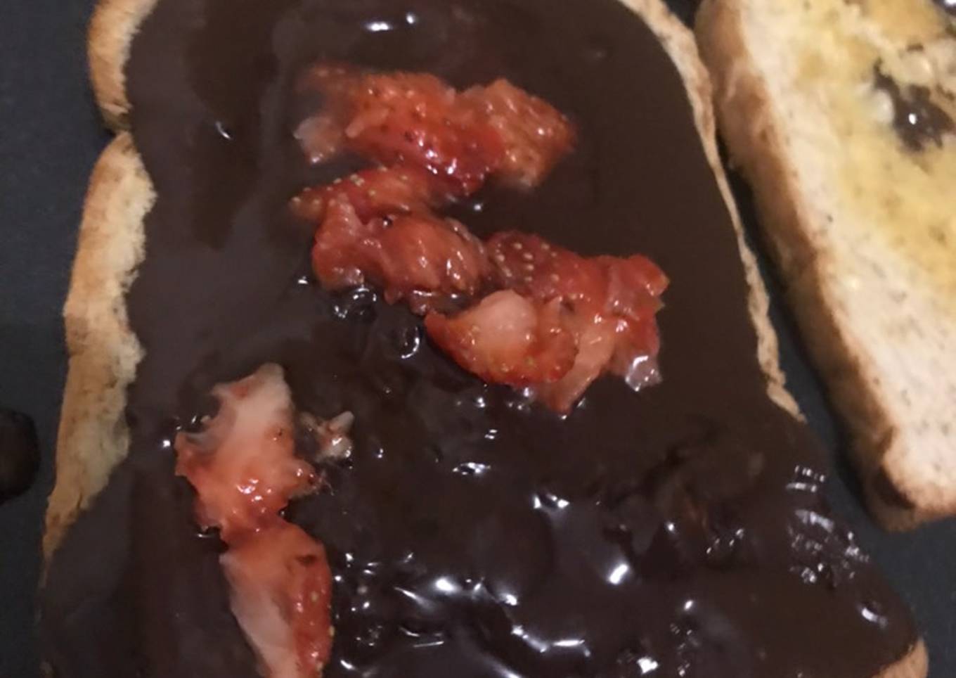 Roti gandum bakar coklat stroberi