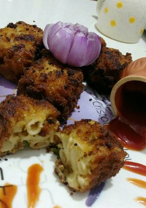 A picture of Cheesy Stuffed Fried Pasta/pasta kebab.