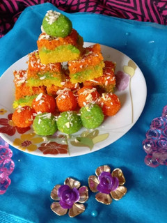 થ્રી લેયર કોપરાપાક (Three Layer Koprar Paak Recipe In Gujarati) રેસીપી મુખ્ય ફોટો