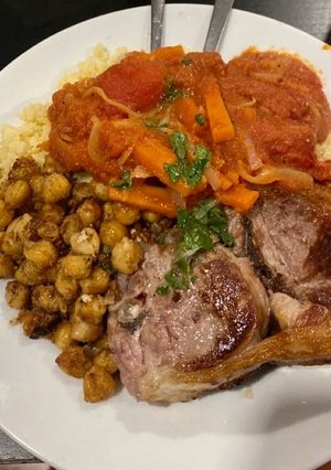 Una foto de Cuscús con verduras y garbanzos