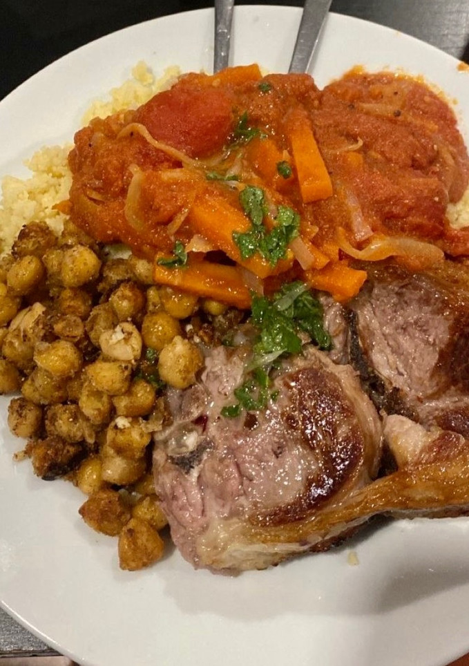 Una foto de Cuscús con verduras y garbanzos