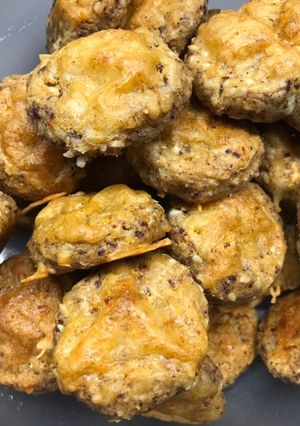 Sajtos, túrós, csípős zabkeksz recept fotója