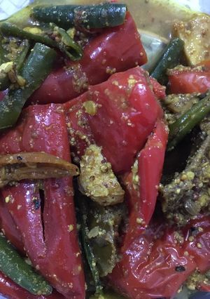 A picture of Lal mirch ka achar.