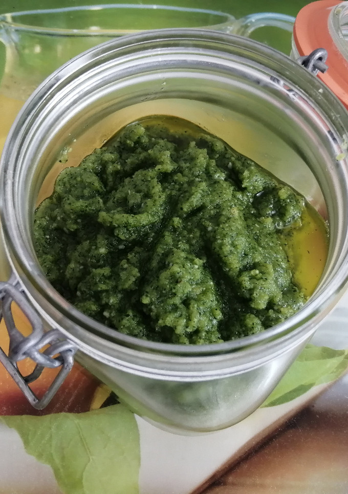 Una foto de Pesto de albahaca