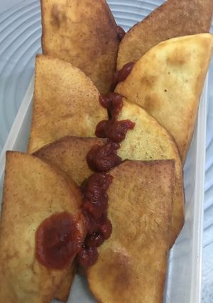 A picture of Fried yam and pepper sauce.