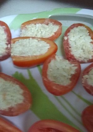 Una foto de Barquitos de tomates rellenos
