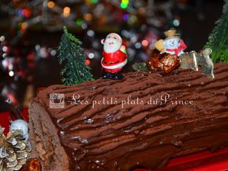 Bûche de Noël au chocolat, poire et chouchous