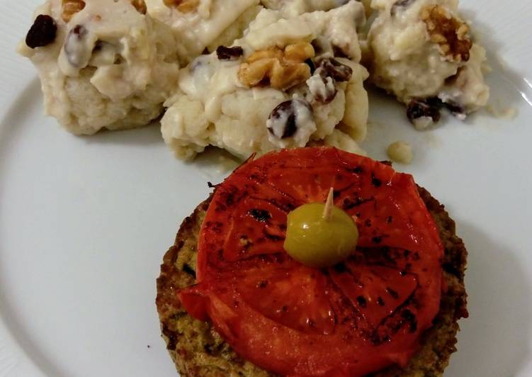 Coliflores en crema de coco con frutos secos y pinchos de hamburguesa de judías verdes con tomate