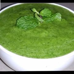 A picture of Green Mint chutney.
