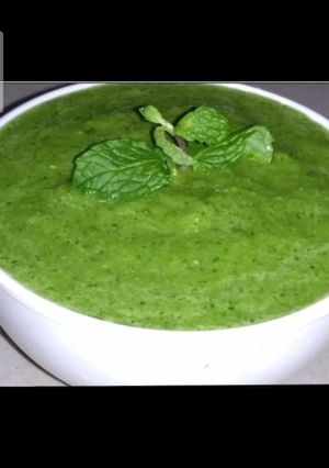 A picture of Green Mint chutney.