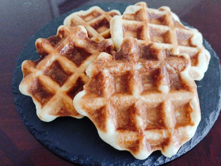 Easy Way Prepare Easy Belgium waffle using a breadmachine the Can Spoil the Tongue Makes you drool