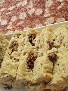 A picture of Banana 🍌 and walnut loaf.