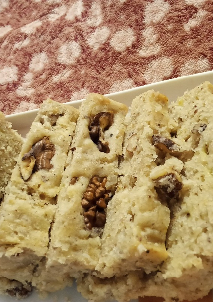 A picture of Banana 🍌 and walnut loaf.
