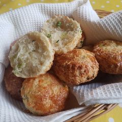 A picture of Cheese & Spring Onion Scones.