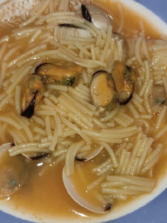 Una foto de Sopa de merluza