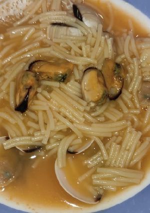 Una foto de Sopa de merluza