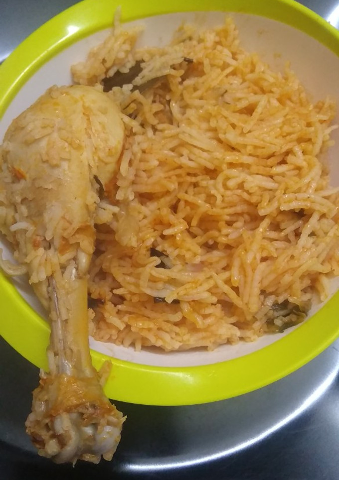 சுலபமான சிக்கன் தம் பிரியாணி செய்முறை முக்கிய புகைப்படம்