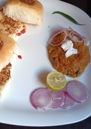 A picture of Pav bhaji.