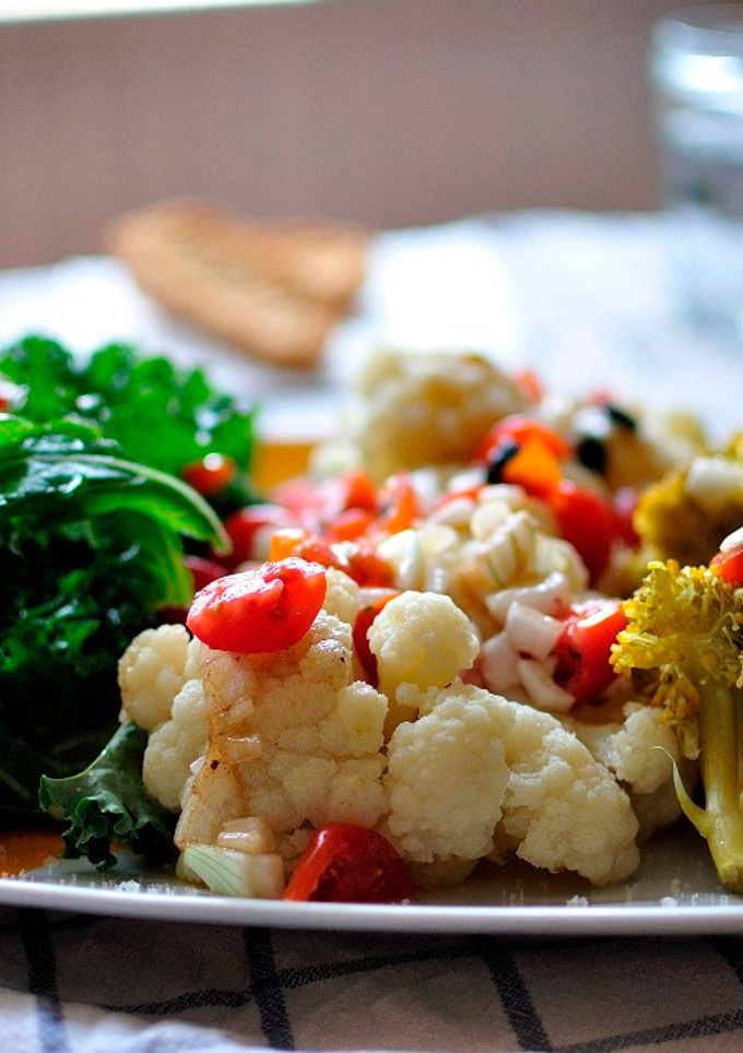 Una foto de Ensalada de Kale con coliflor y brócoli