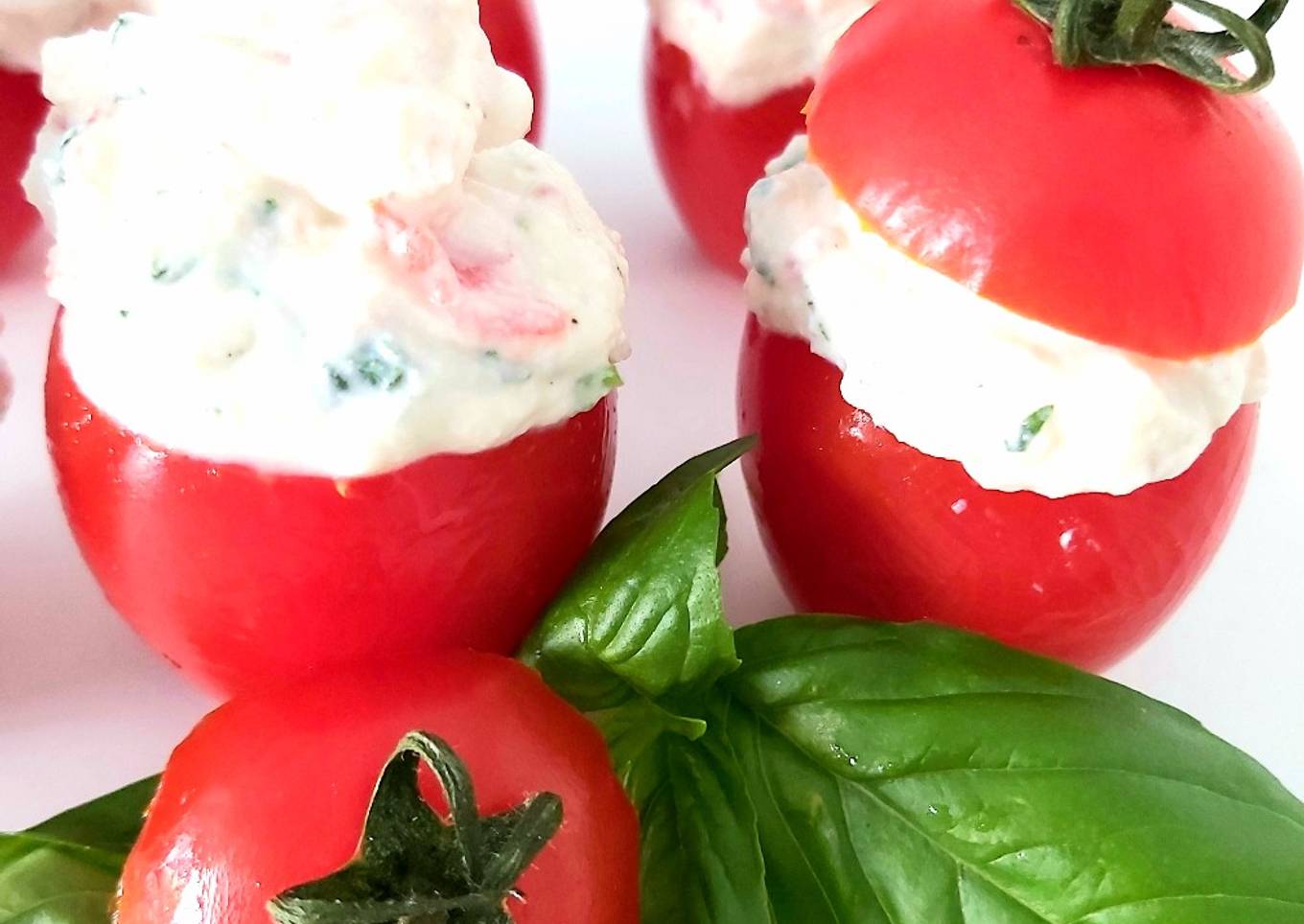 Tomates cocktail farcies à la ricotta et basilic