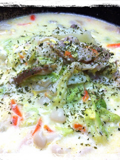 【北海道白醬湯】豬肉絲燉蔬菜湯 的食譜成品照片