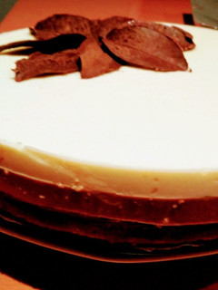 Una foto de Tarta tres chocolates
