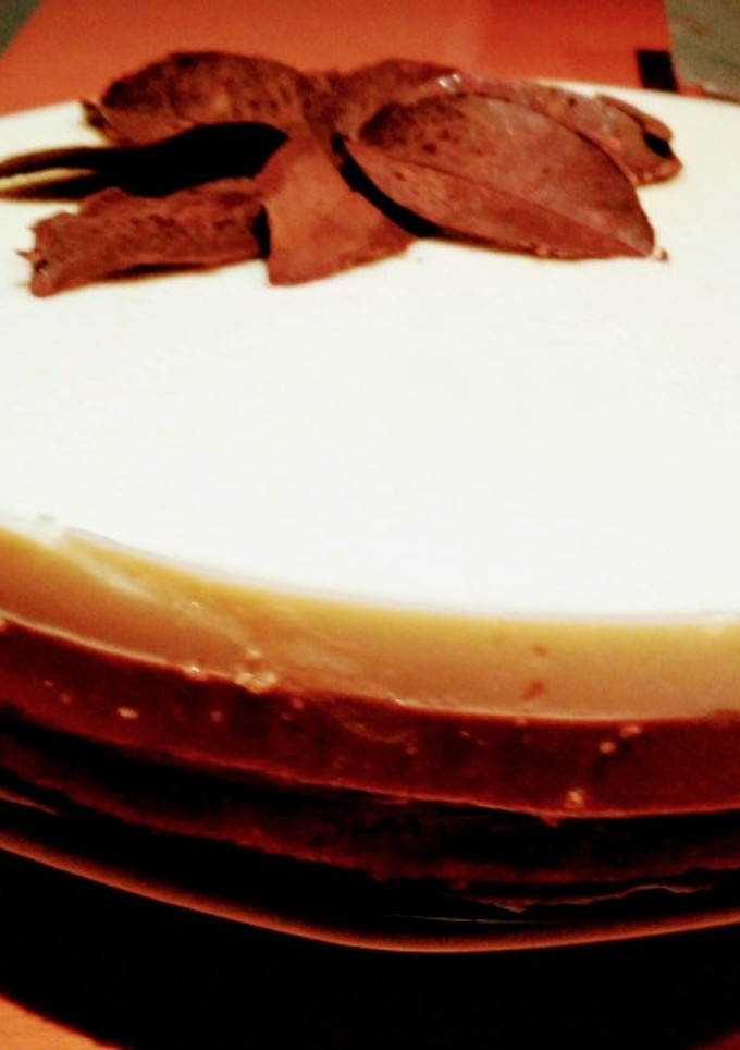 Una foto de Tarta tres chocolates