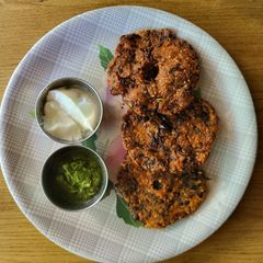A picture of Red amranath vada.