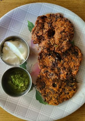 A picture of Red amranath vada.