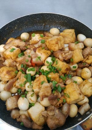 Hình của món Thịt kho trứng đậu.