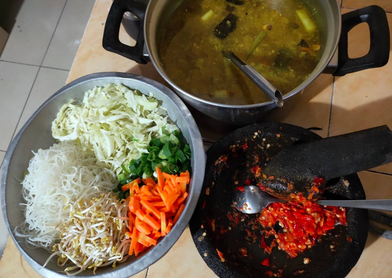 Bagaimana Menyiapkan Soto Ayam, Lezat