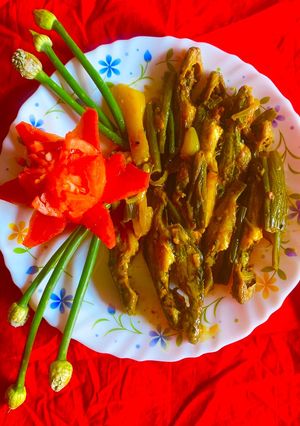 পেঁয়াজ কলি দিয়ে টেঙরা মাছ চচ্চড়ি (peyajkoli diye tangra macher chocchori recipe in bangali) রেসিপির প্রধান ছবি