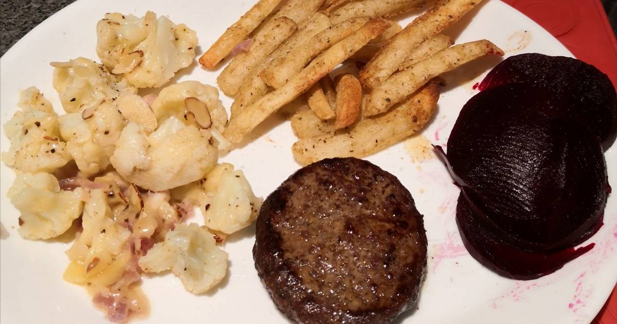 Beef Rissoles Goulash in Delicious Gravy&MashedPotato 😍🐂🍅🧀🍸 Recipe by