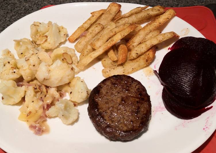 Beef Rissoles Goulash in Gravy with side dishes ???🧀?