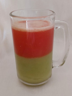 ગંગા જમના દ્રાક્ષ અને તરબુચ જ્યુસ (Ganga Jamana Grapes Juice Recipe In Gujarati) રેસીપી મુખ્ય ફોટો