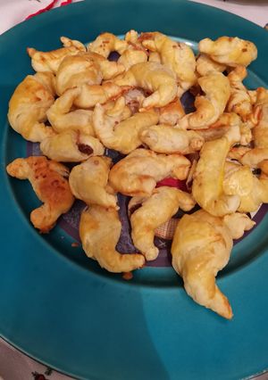 Una foto de Croissant salados variados de hojaldre