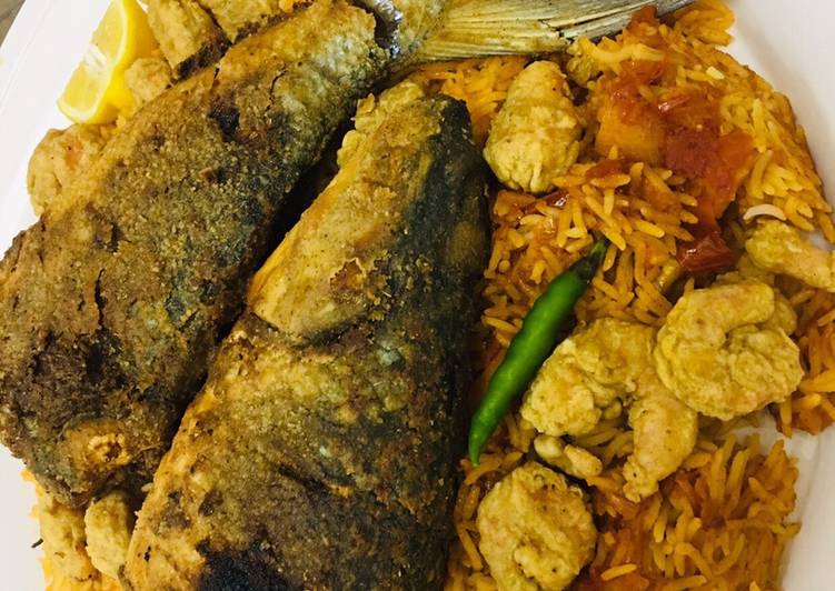 سمك مقلي مع رز مشخول