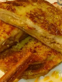 Una foto de Torrijas rellena de platano y nueces!