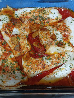 Una foto de Bacalao al horno con pimientos