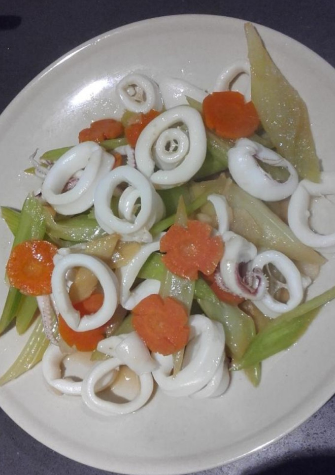 A picture of Celery w/ Squid.