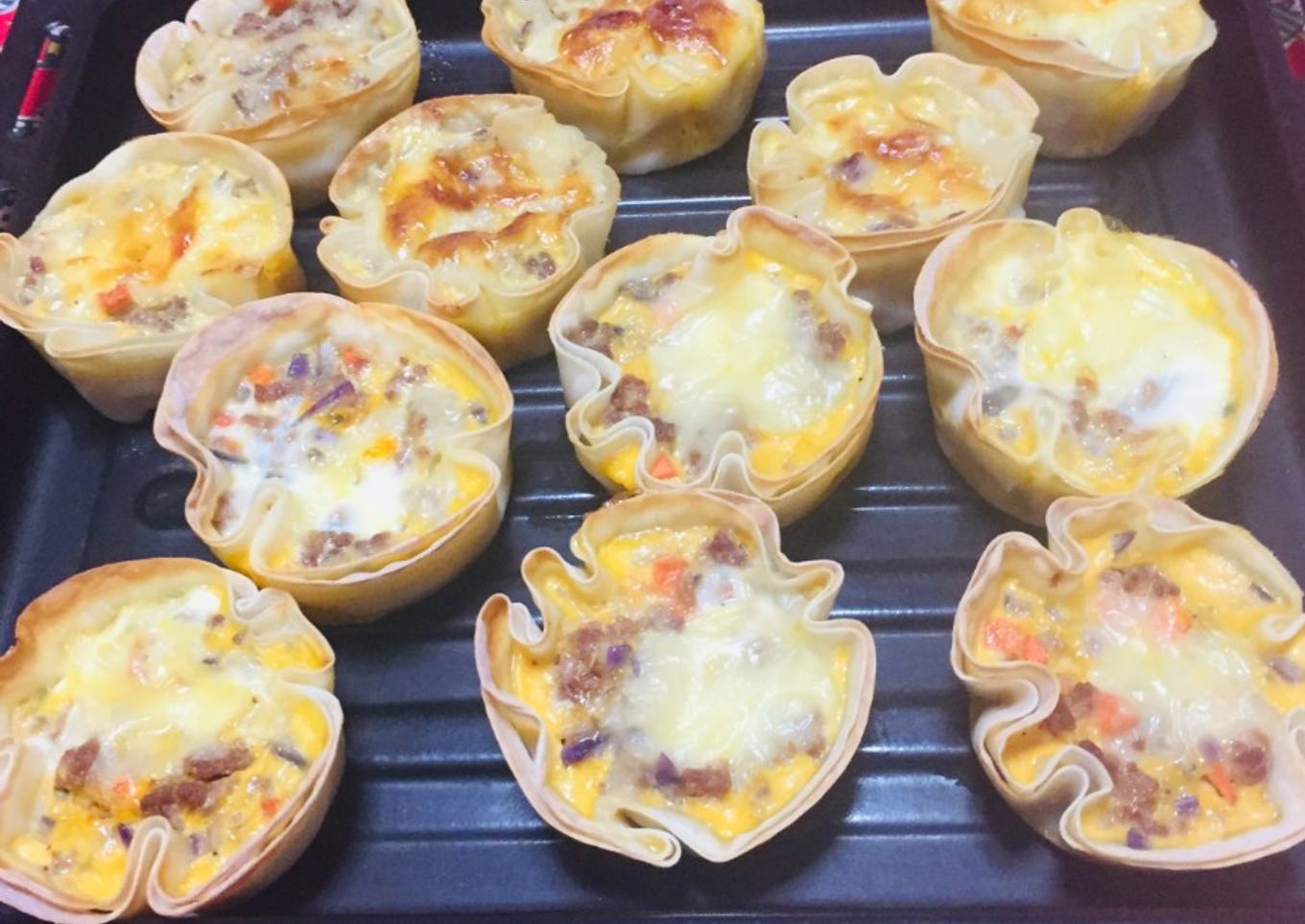 Mini Quichés con carne molida, vegetales, queso!