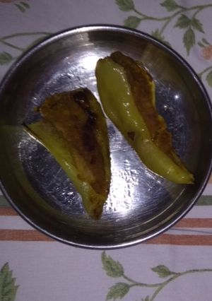 A picture of Besan stuffed Green chillies.