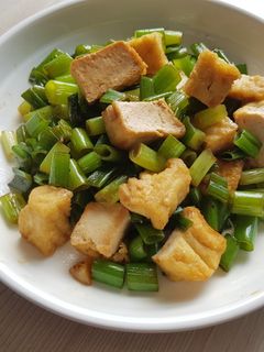 รูปของ ดอกหอมผัดเต้าหู้ขาวทอด มังสวิรัติ low carb