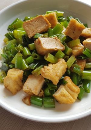 รูปของ ดอกหอมผัดเต้าหู้ขาวทอด มังสวิรัติ low carb