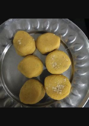 કેસર પેંડા (Kesar Peda Recipe In Gujarati) રેસીપી મુખ્ય ફોટો