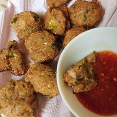 A picture of Roti ke pakory ball.