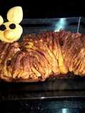 Galletas caras de conejo y pan de pascua