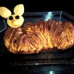 Una foto de Galletas caras de conejo y pan de pascua