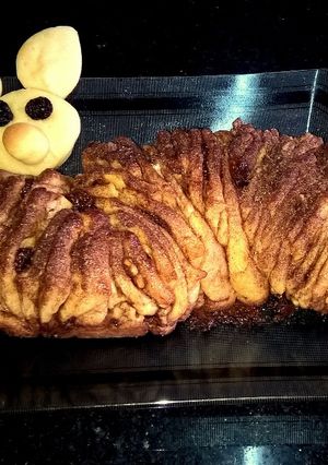 Una foto de Galletas caras de conejo y pan de pascua
